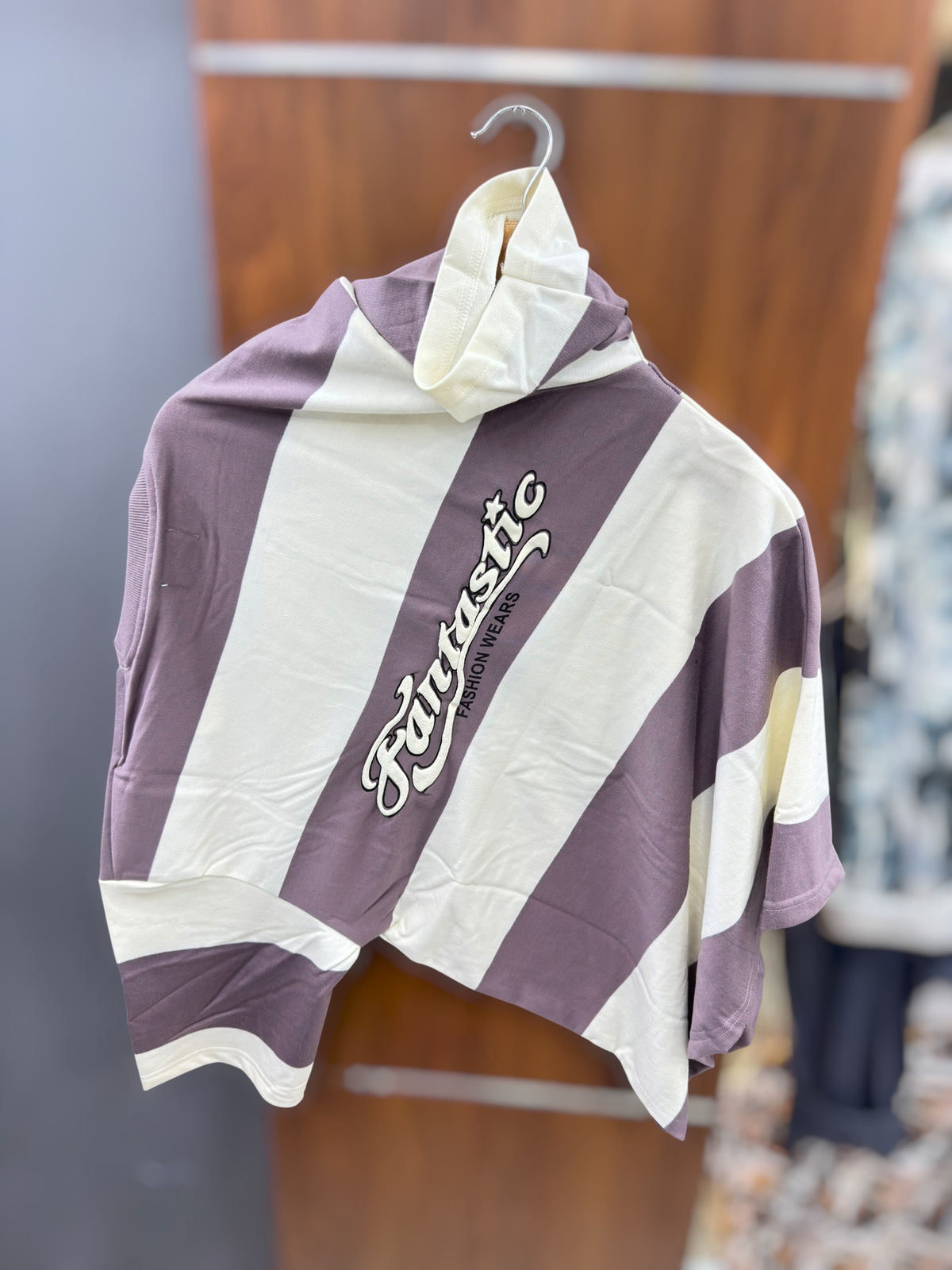 Down shoulder T-shirt stripes