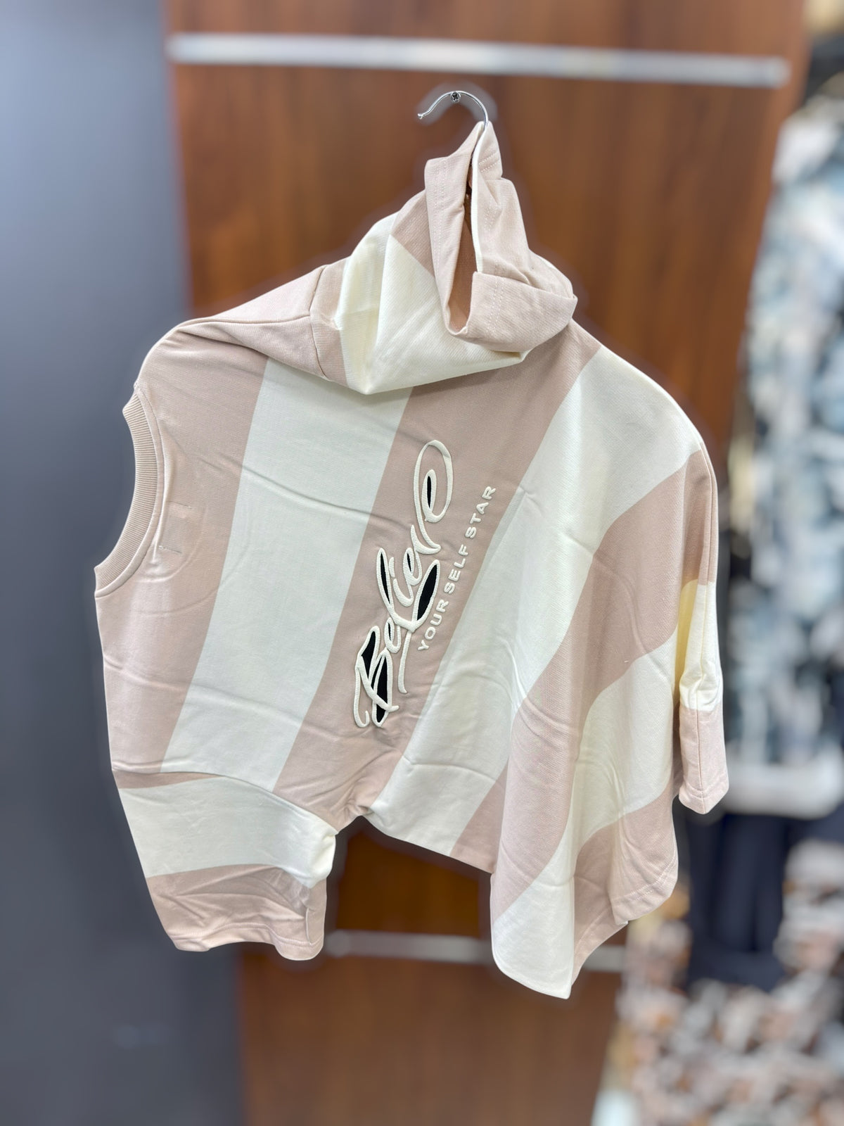 Down shoulder T-shirt stripes