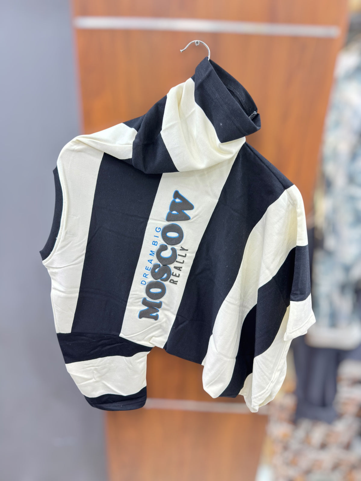 Down shoulder T-shirt stripes
