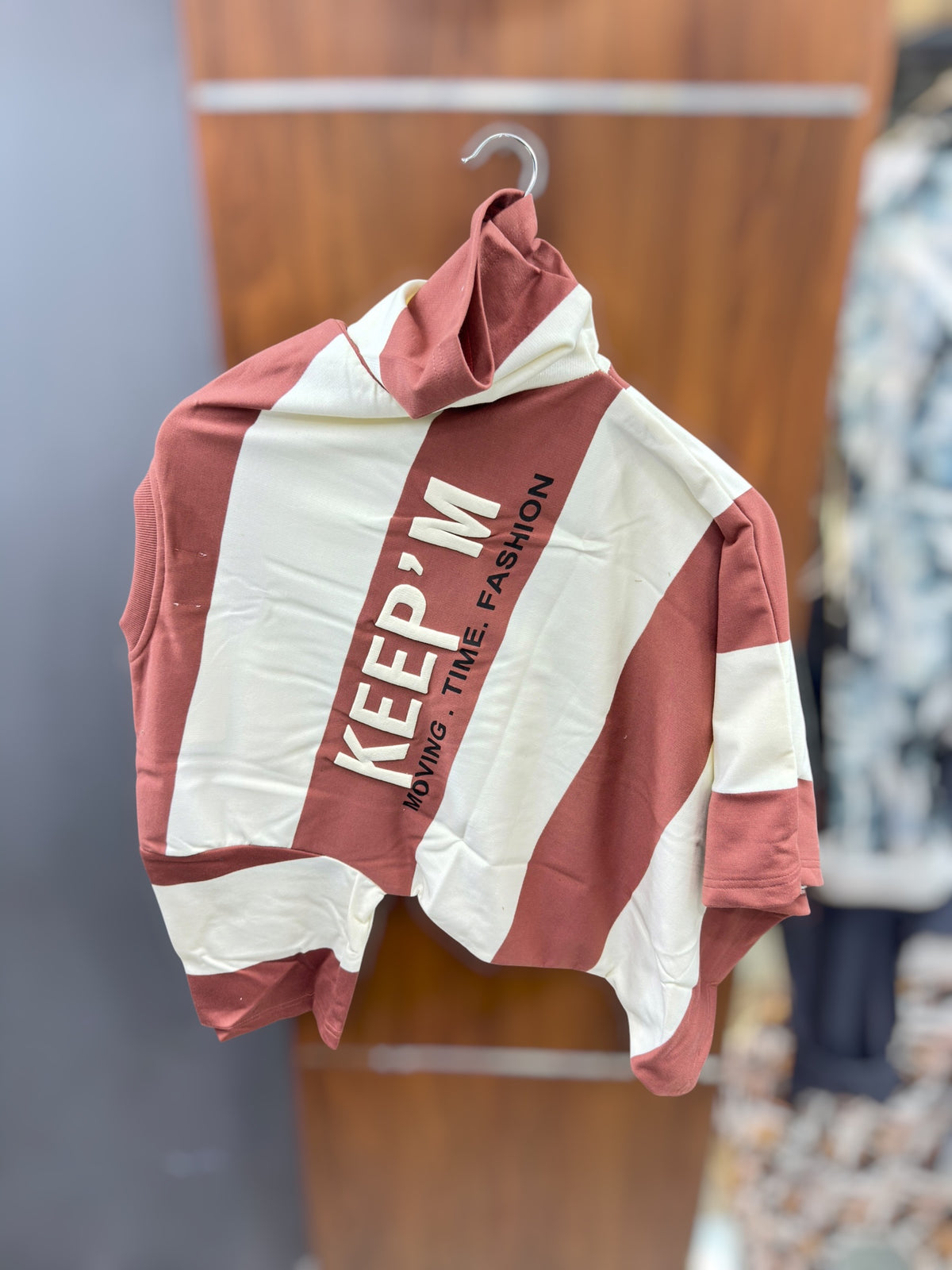 Down shoulder T-shirt stripes