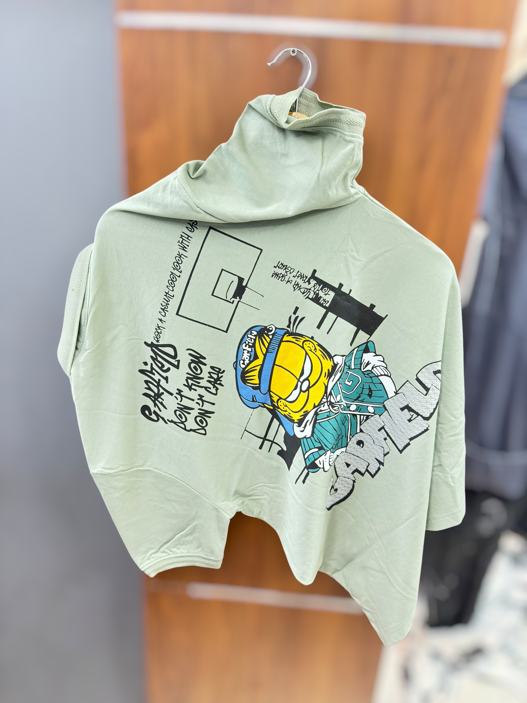 Back print half sleeve caller