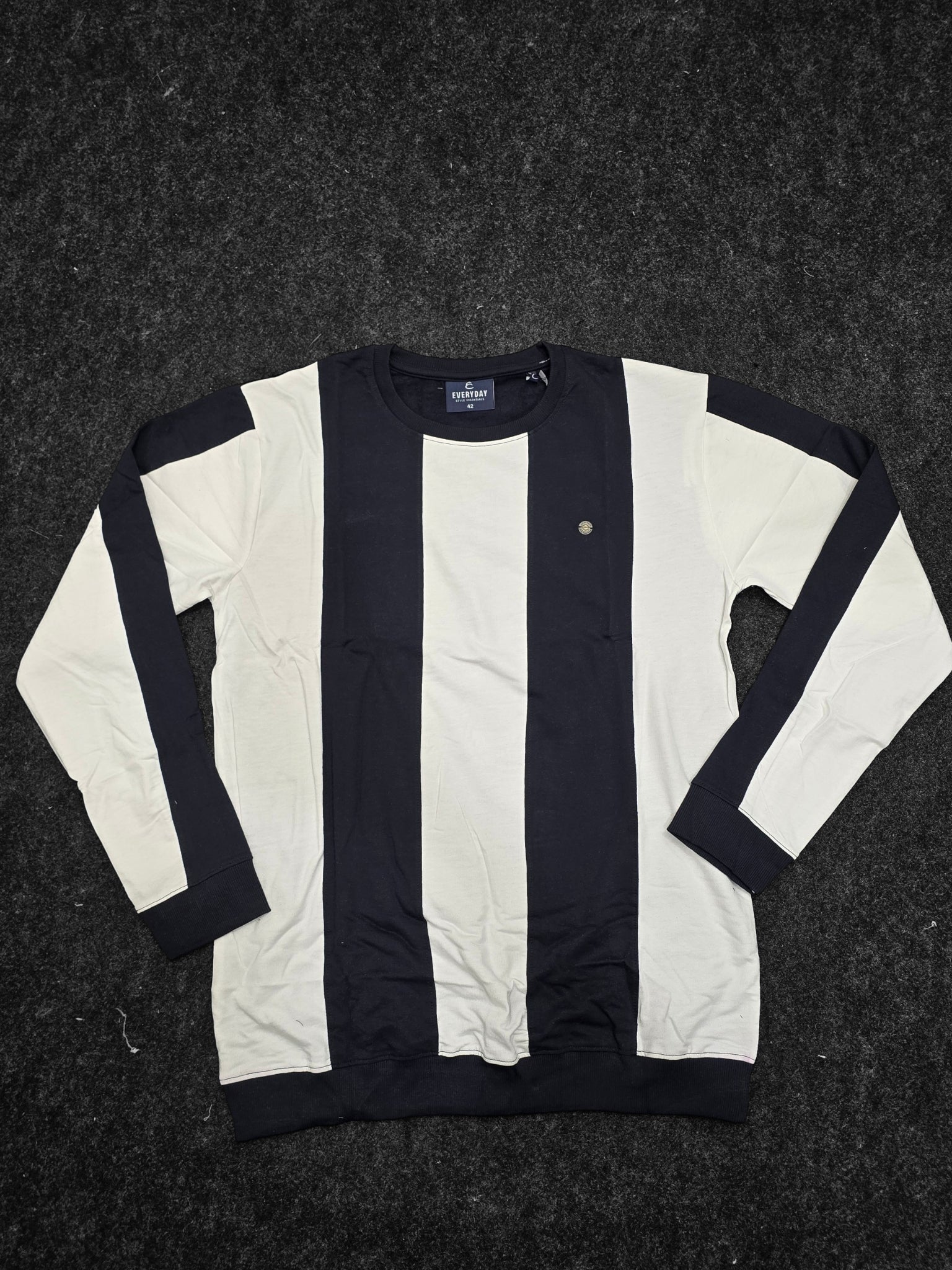 Full sellve T-shirt